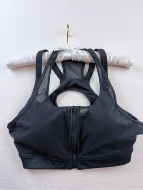 Yvette Front-Zip Racerback Sports Bra in Black